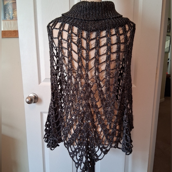 Crochet Knit Gray And Black Poncho. One Size - Picture 5 of 7